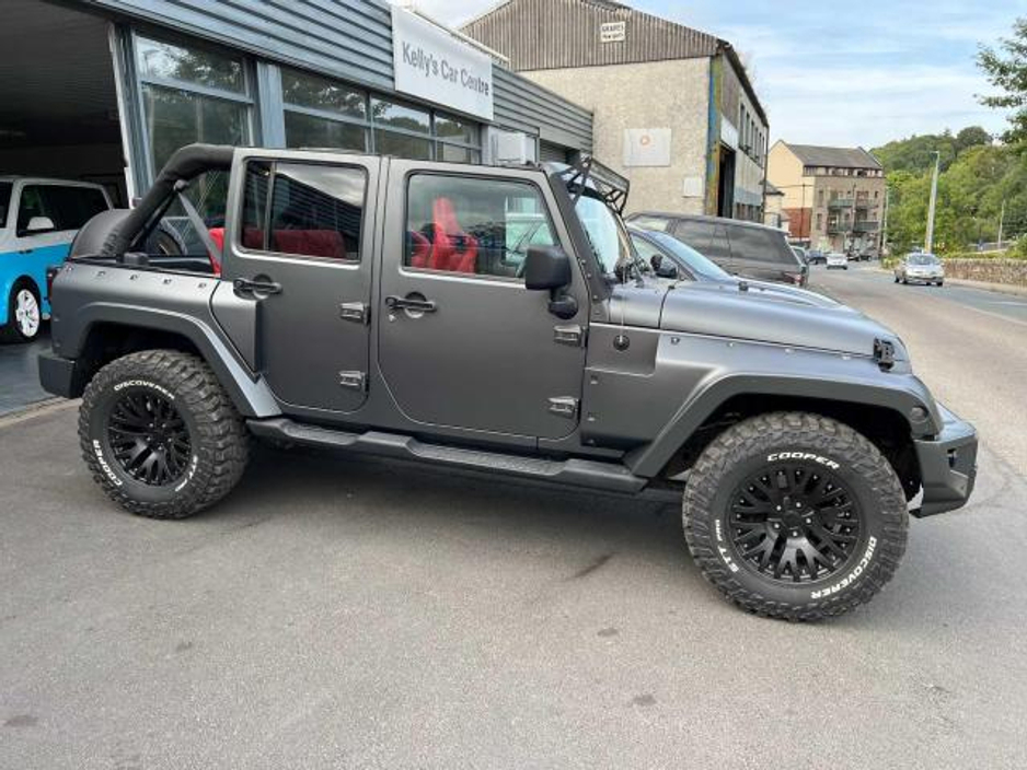 2010 Jeep Wrangler - image 8