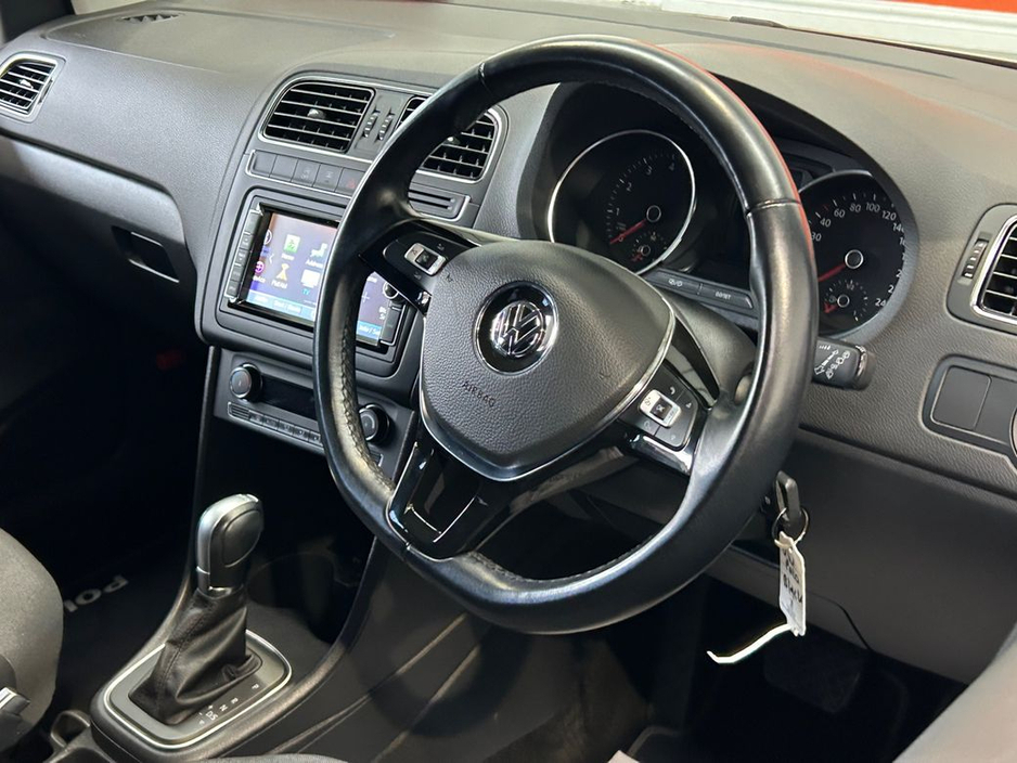 2017 Volkswagen Polo - image 13