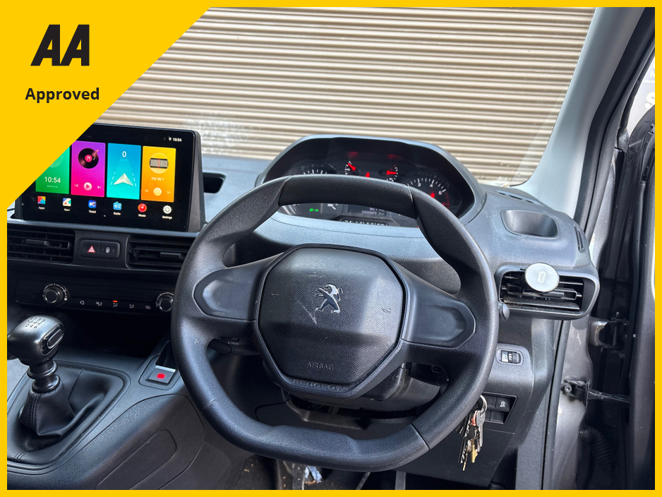 2020 Peugeot Partner - image 11