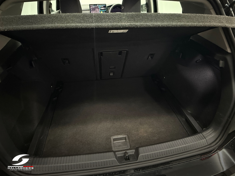 2025 Volkswagen Golf - image 21