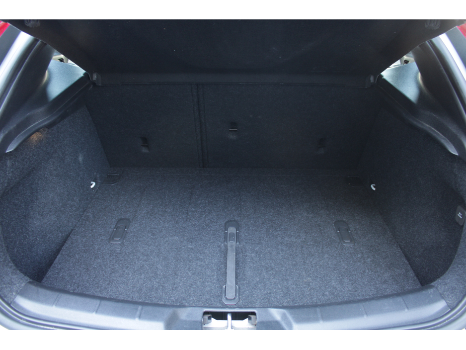 2016 Volvo V40 - image 18