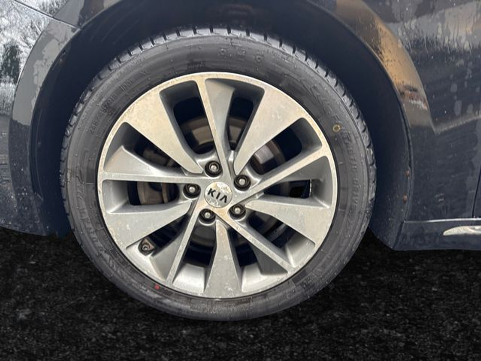 2017 Kia Optima - image 8