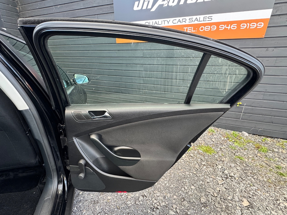 2008 Volkswagen Passat - image 15