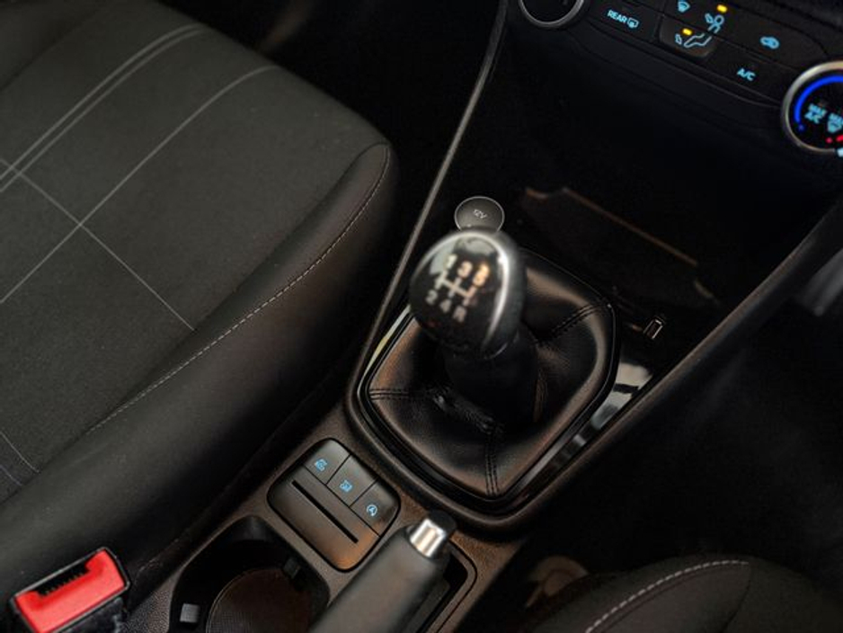 2019 Ford Fiesta - image 11