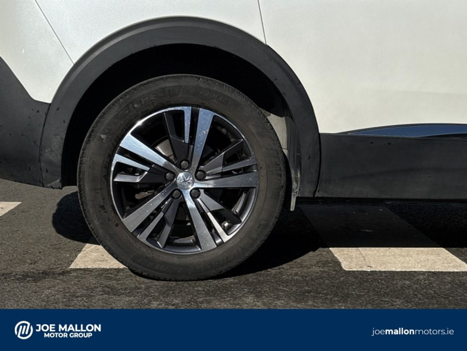 2023 Peugeot 5008 - image 17