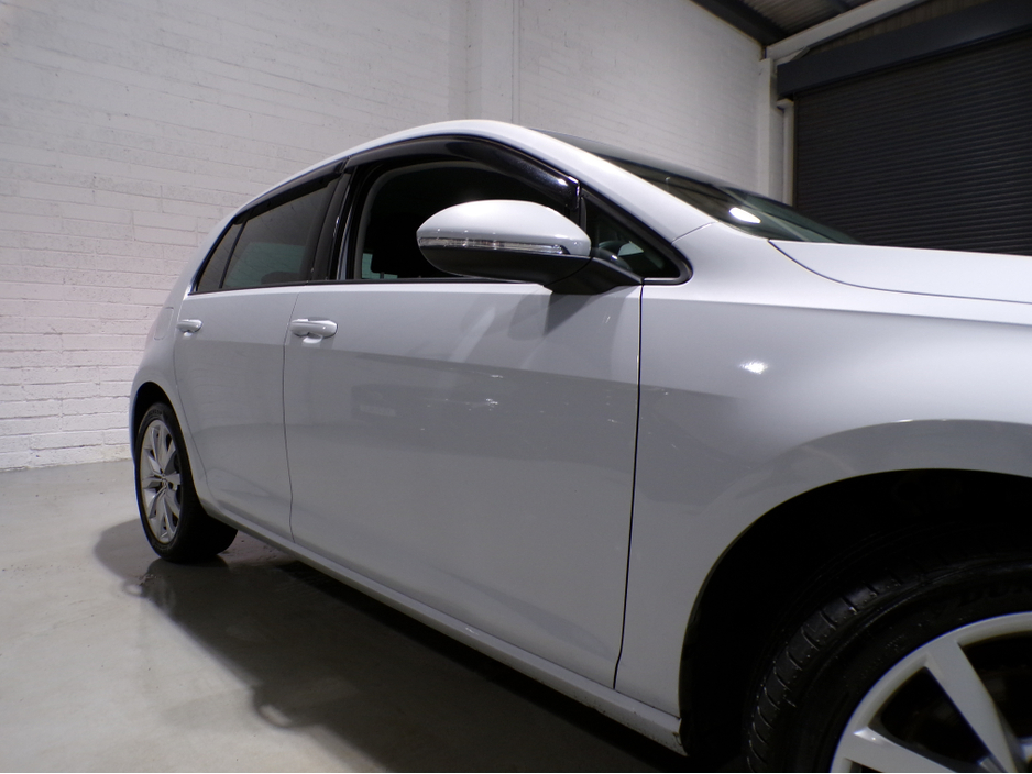 2018 Volkswagen Golf *2018*14,000 MILES*AUTO*VW GOLF MARK 7.5*COLOUR CAMERA*SAT-NAV*APPLE-CARPLAY*ANDROID AUTO*UP-GRADED VW ALLOYS*XL MEDIA*FLAT-BOTTOM SPORT STEERING WHEEL WITH ADAPTIVE CRUISE CONTROL**RADAR ASSIST €18,900