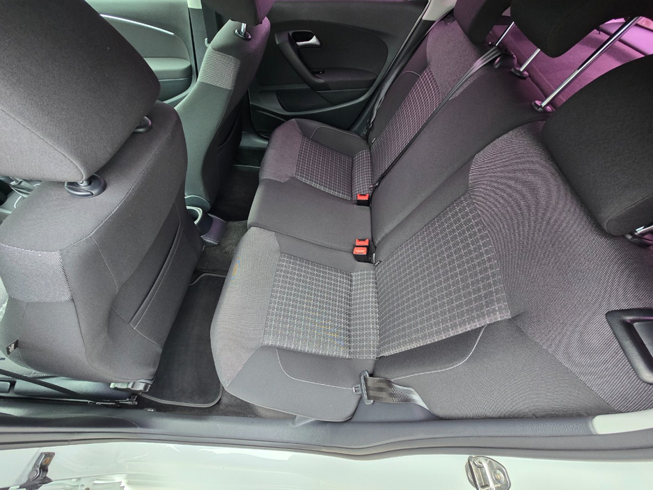 2016 Volkswagen Polo - image 13