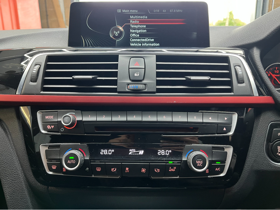 2016 BMW 3 Series - image 20