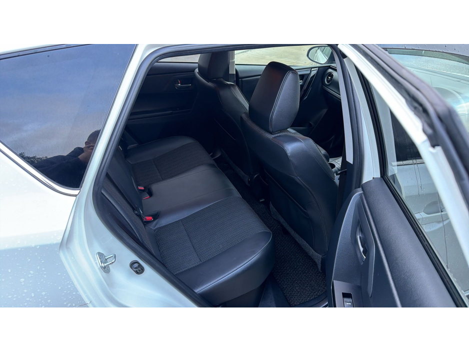 2017 Toyota Auris 1.8 HYBRID ICON €16,950