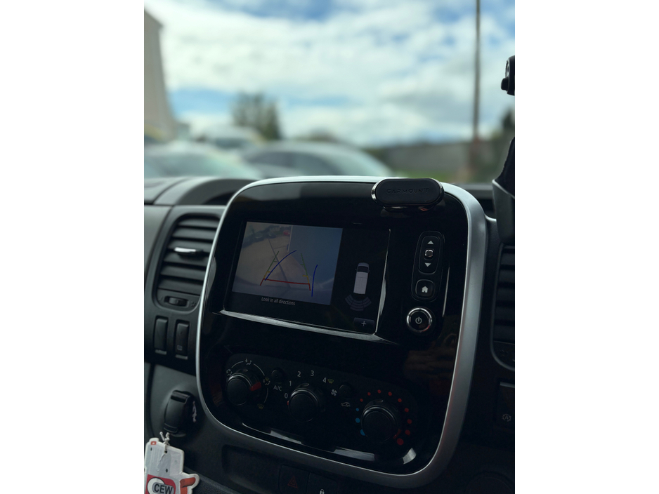 2019 Renault Trafic - image 4