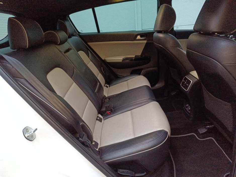 2018 Kia Sportage - image 18