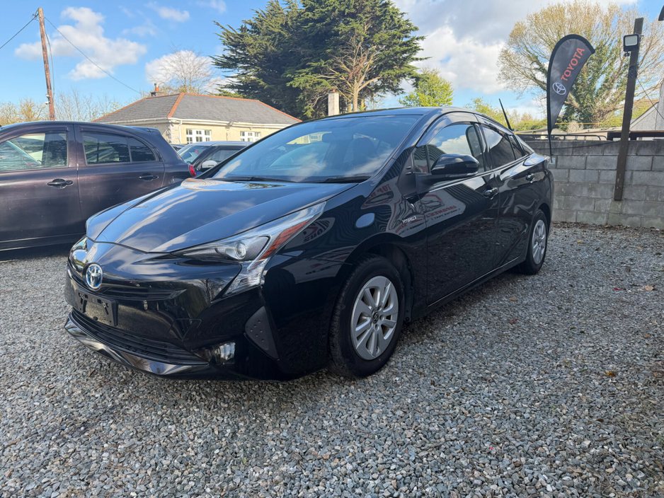 2018 Toyota Prius - image 2