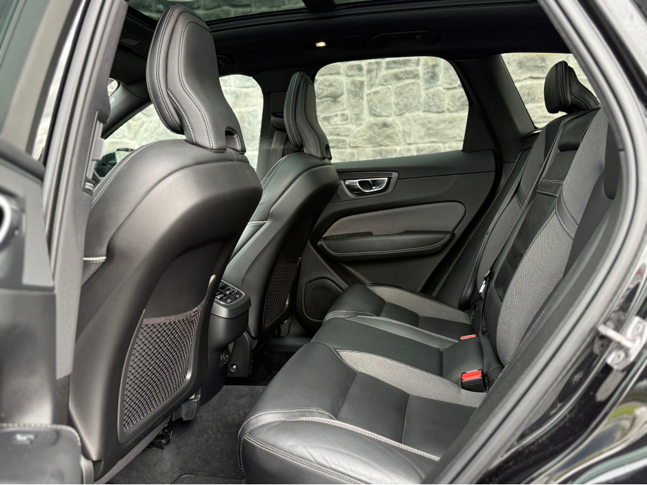 2021 Volvo XC60 - image 16