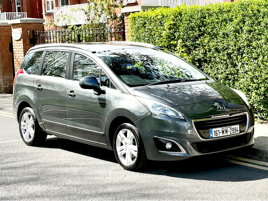 2016 Peugeot 5008 - image 2
