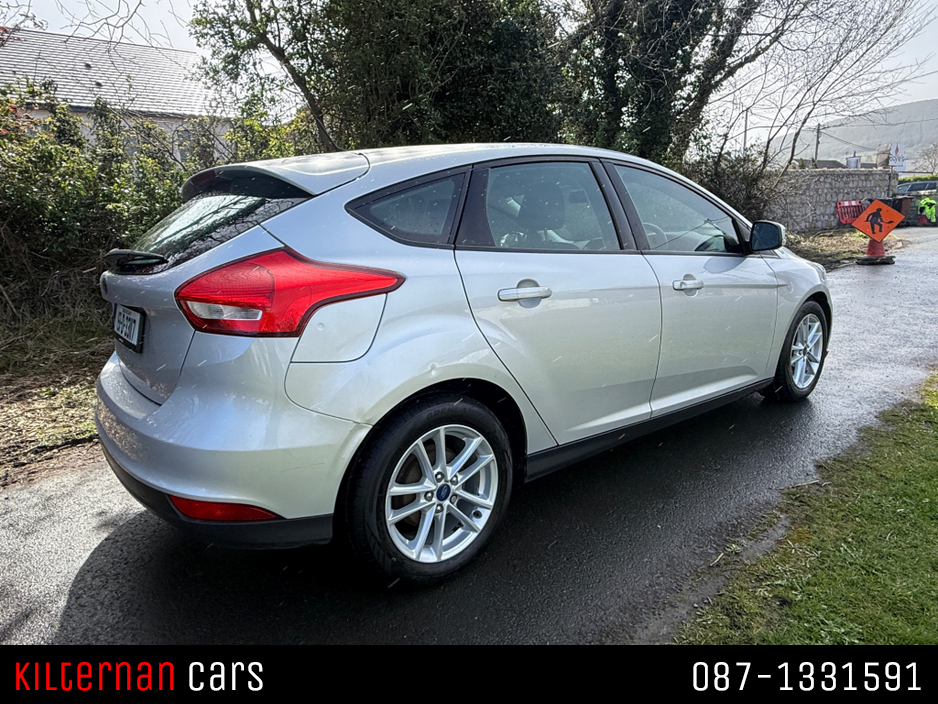 2015 Ford Focus - image 3