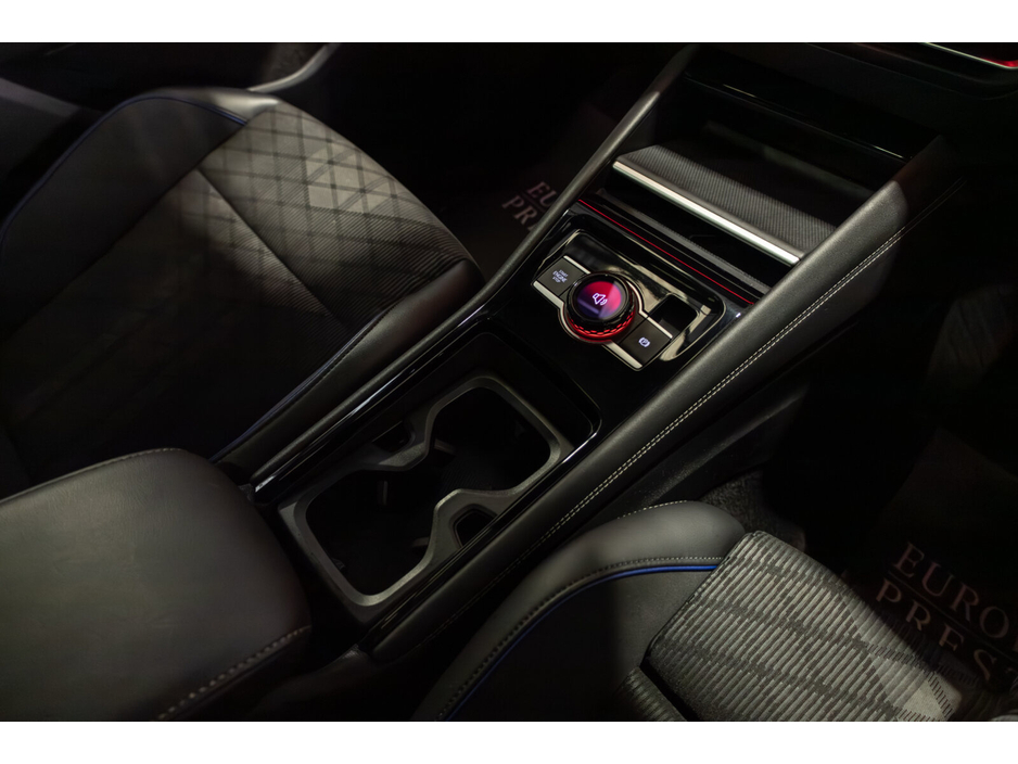 2024 Volkswagen Tiguan - image 18