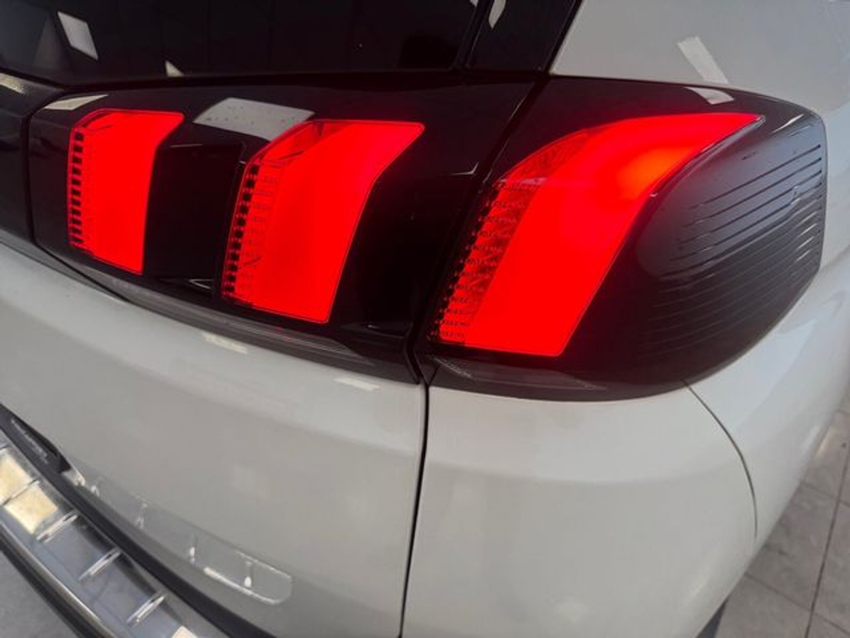 2020 Peugeot 5008 - image 22