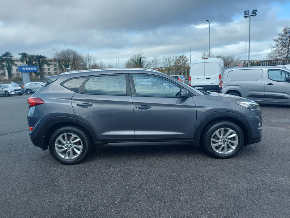 2016 Hyundai Tucson - image 2
