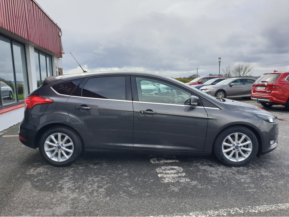 2016 Ford Focus - image 7