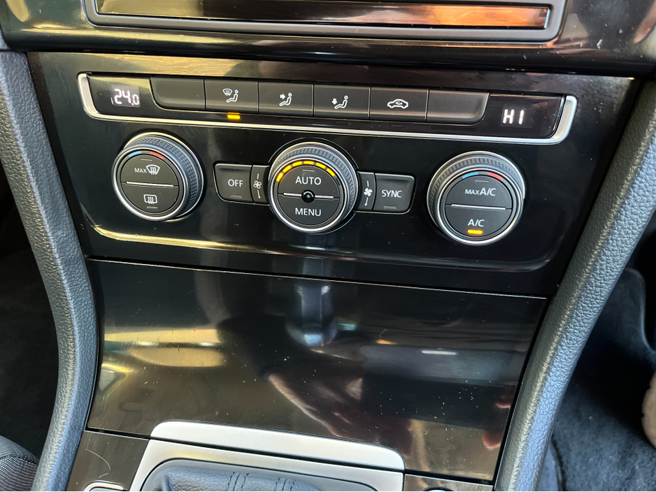 2016 Volkswagen Golf HIGHLINE AUTOMATIC 1.4 PETROL //KEYLESS ENTRY//REVERSE CAMERA//BLIND SPOT WARNING//ADAPTIVE CRUISE CONTROL// €15,950