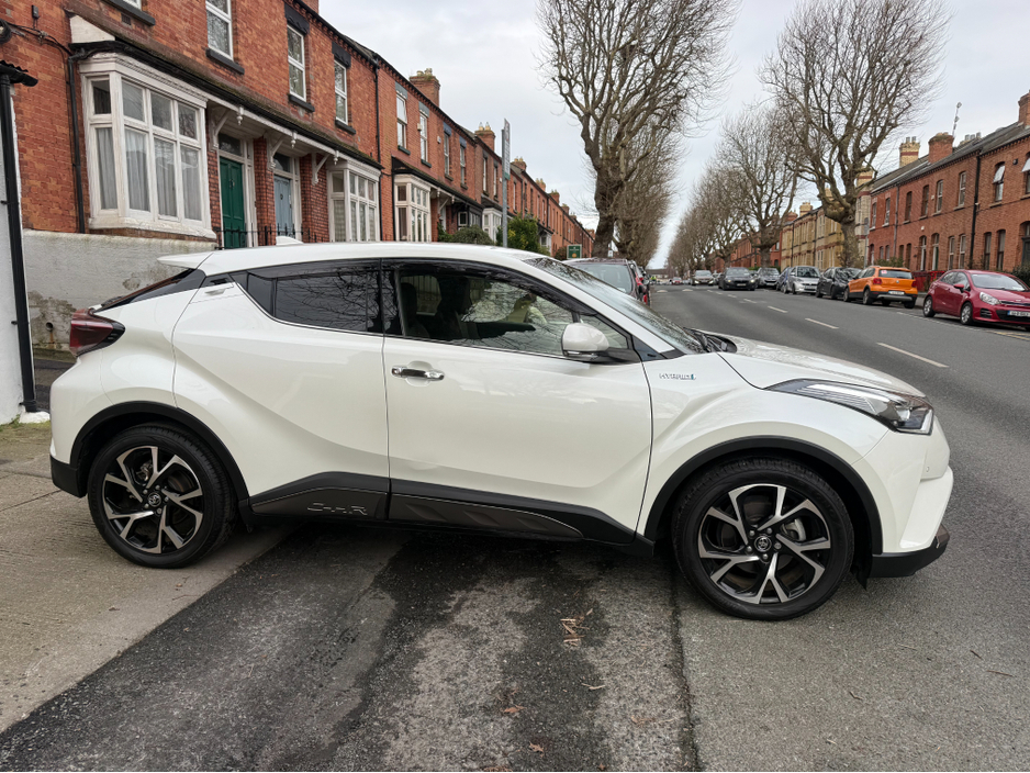 2017 Toyota C-HR - image 4