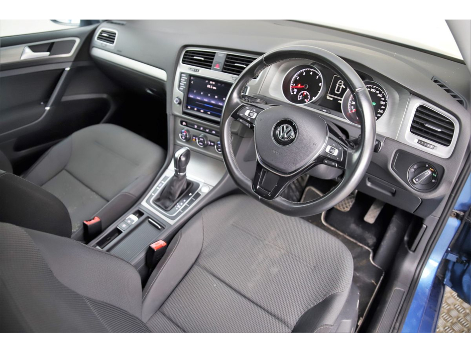 2017 Volkswagen Golf - image 13