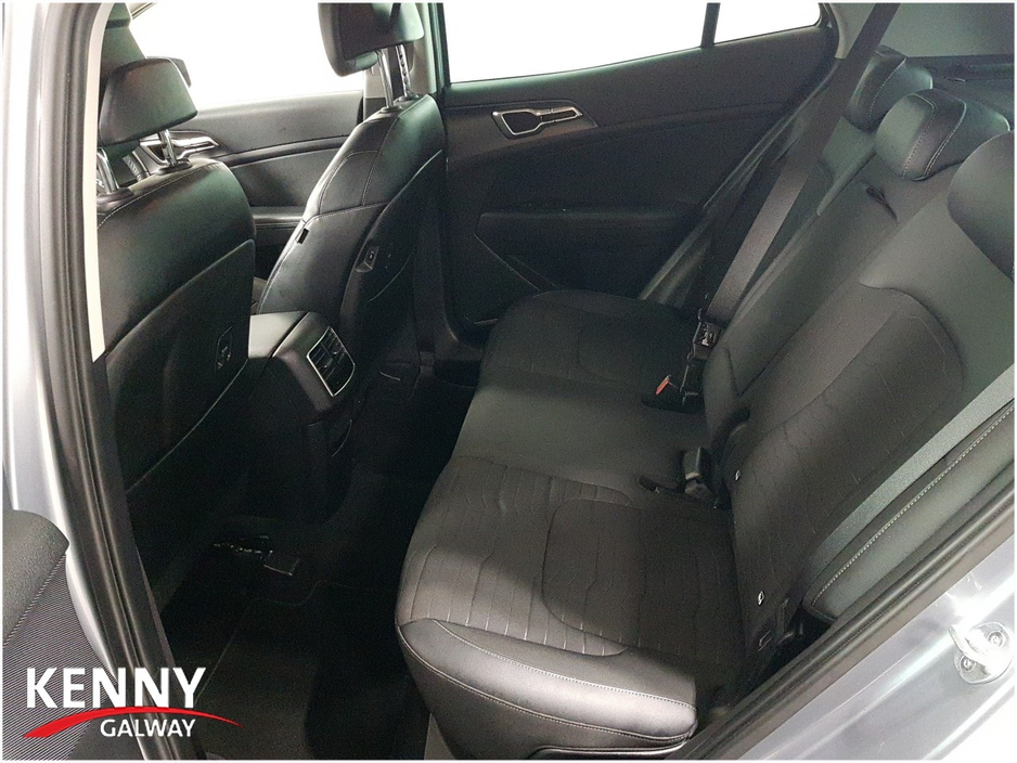 2022 Kia Sportage - image 12