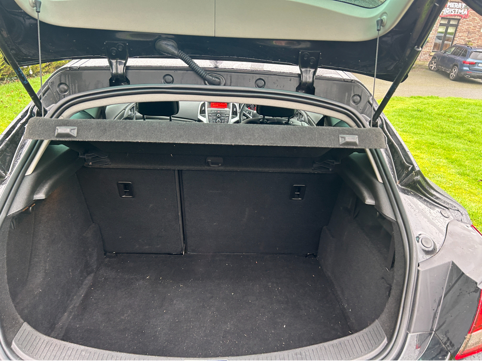 2016 Opel Astra SRI GTC AUTOMATIC ONLY 65K WITH BRAND NEW NCT UNTIL 3/2027///STUNNING INTERIOR//LOW TAX//LOVELY IRISH CAR €9,999