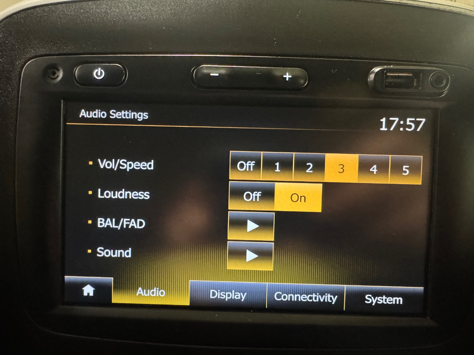 2020 Nissan NV300 - image 19