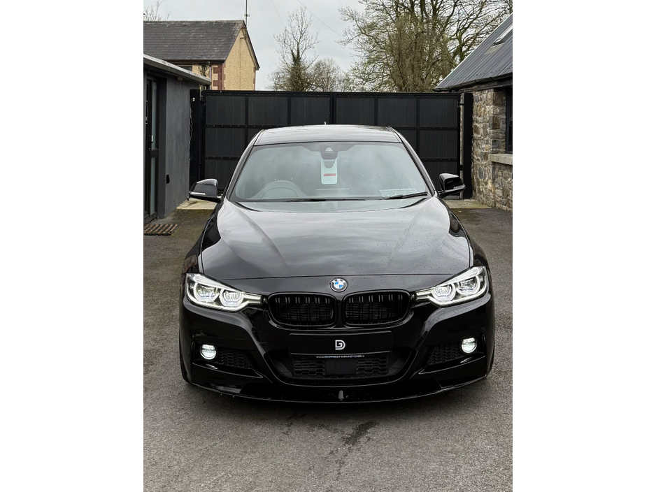 2017 BMW 3 Series - image 2