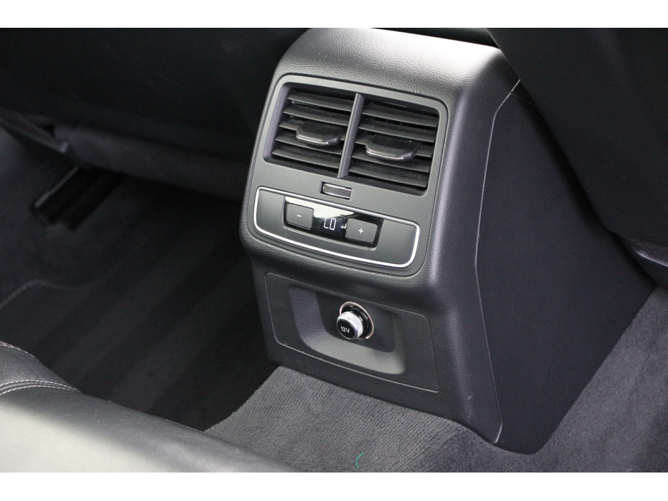 2016 Audi A4 - image 19