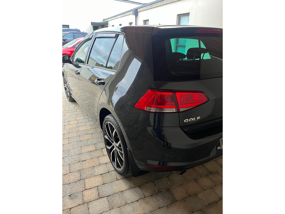 2015 Volkswagen Golf - image 6