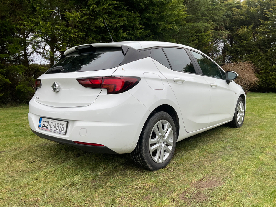 2020 Opel Astra - image 7