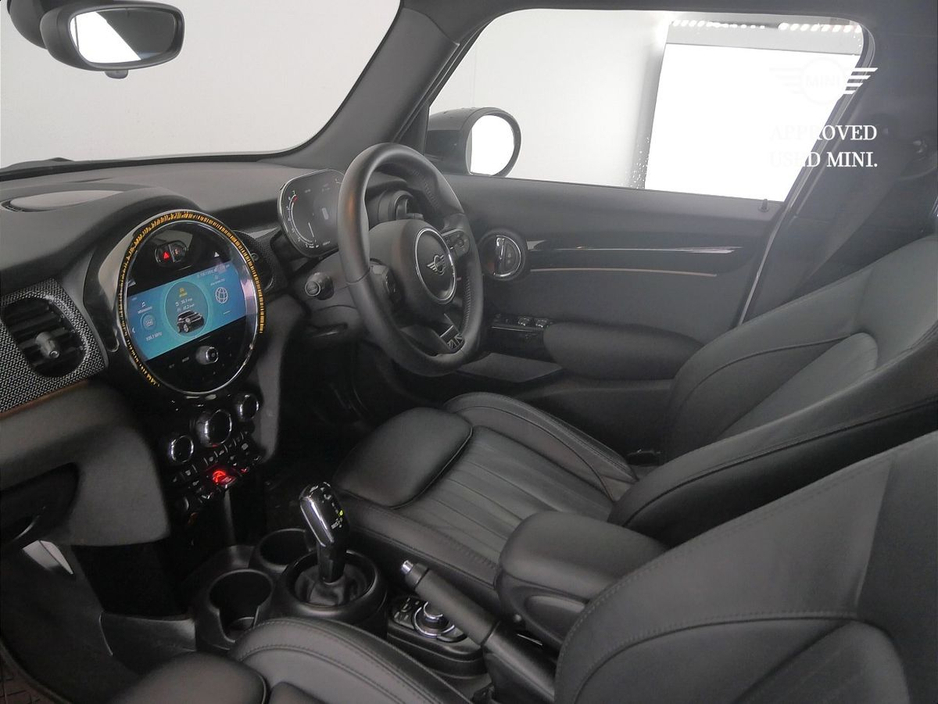 2024 MINI Hatch 5-Door Cooper Exclusive €35,900