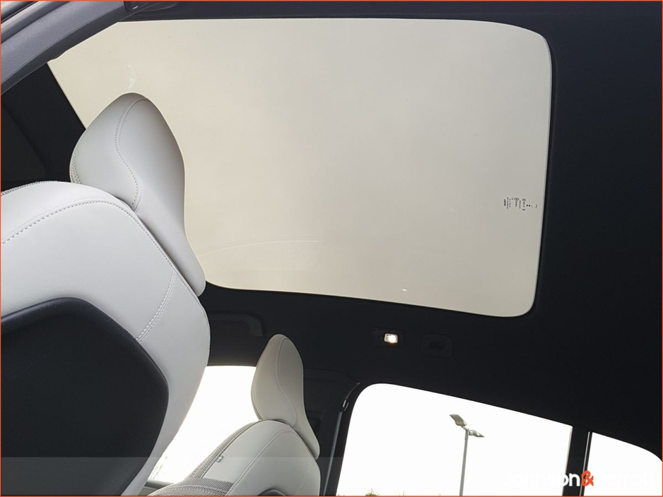 2025 Volvo EC40 - image 18