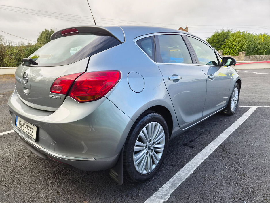 2015 Opel Astra - image 4