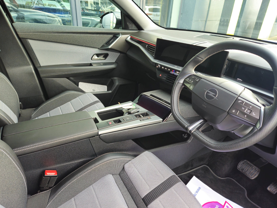 2025 Opel Grandland - image 9