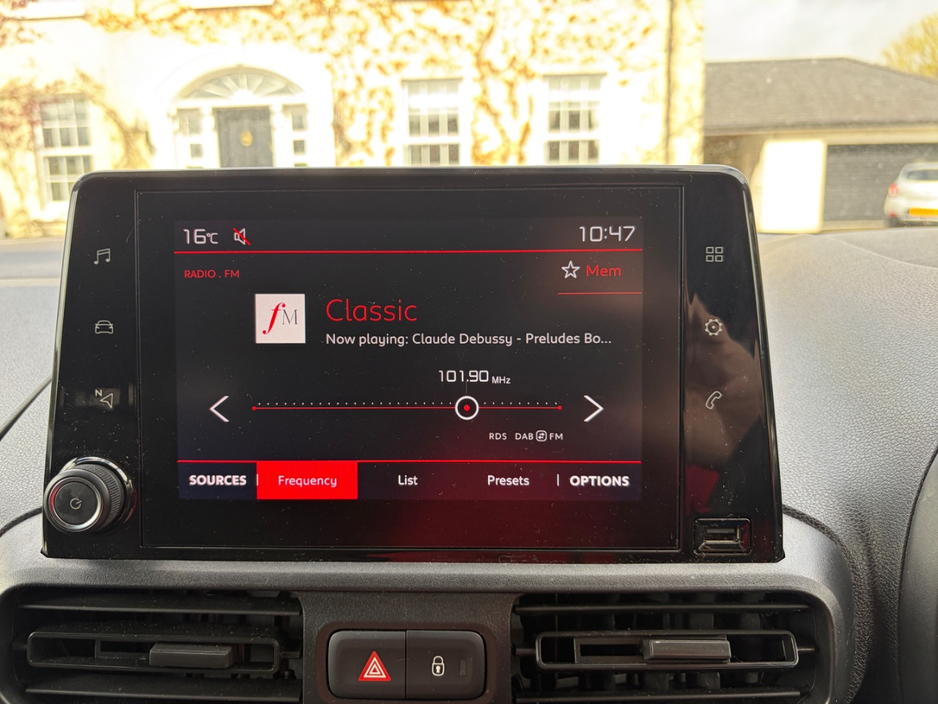 2023 Citroen Berlingo - image 11