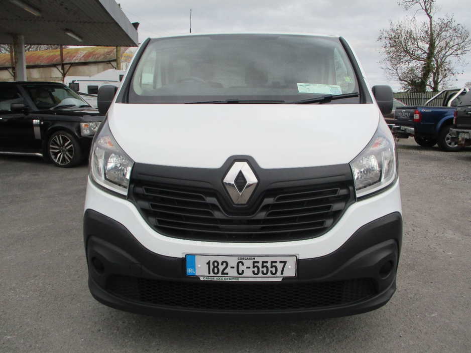 2018 Renault Trafic - image 2