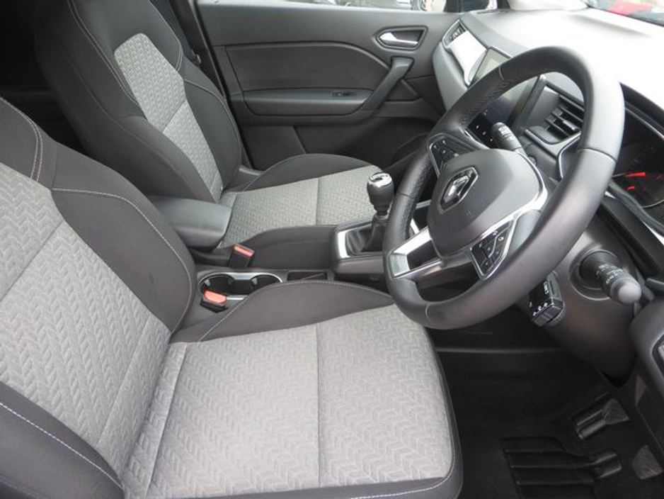 2022 Renault Captur - image 10