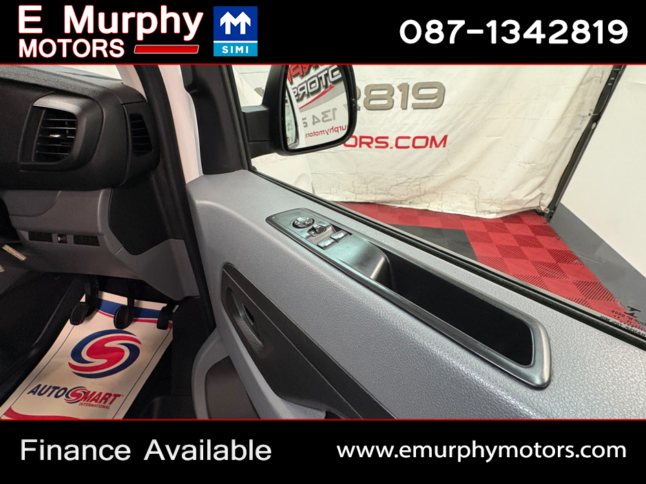 2020 Vauxhall Vivaro - image 20