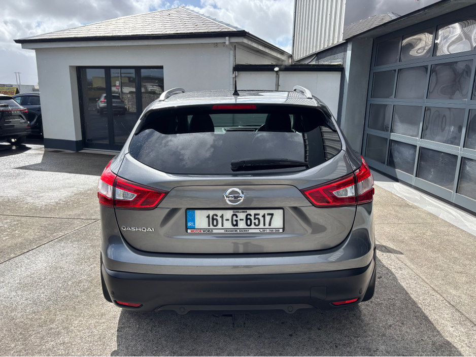 2016 Nissan Qashqai - image 3