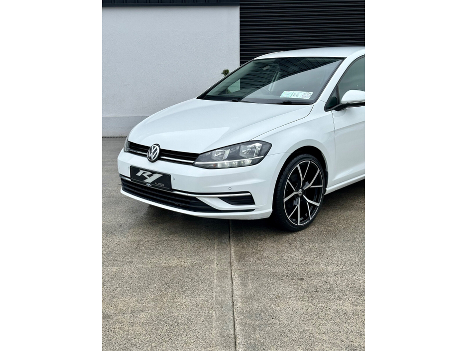 2018 Volkswagen Golf - image 2