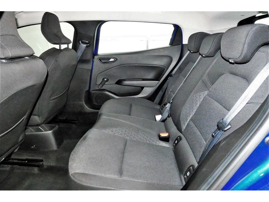 2022 Renault Clio - image 15