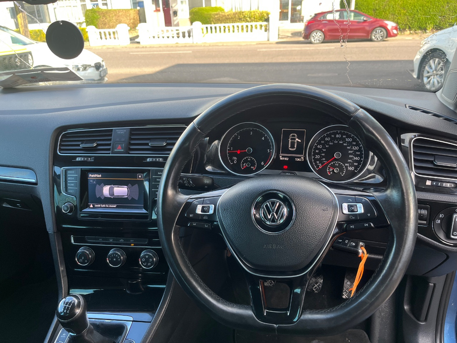 2013 Volkswagen Golf - image 6