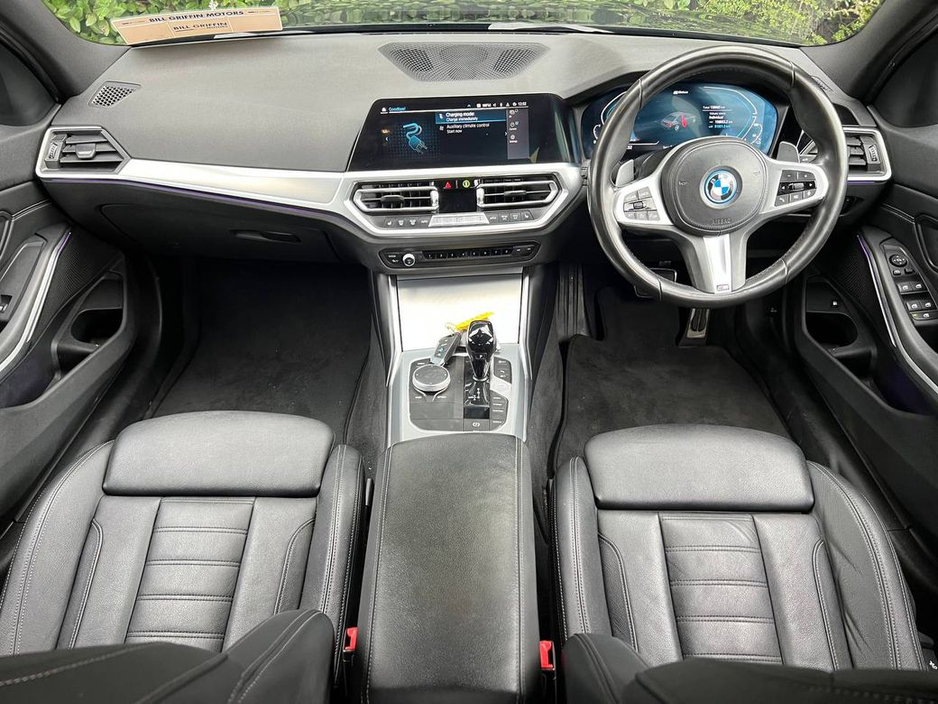 2021 BMW 3 Series - image 10