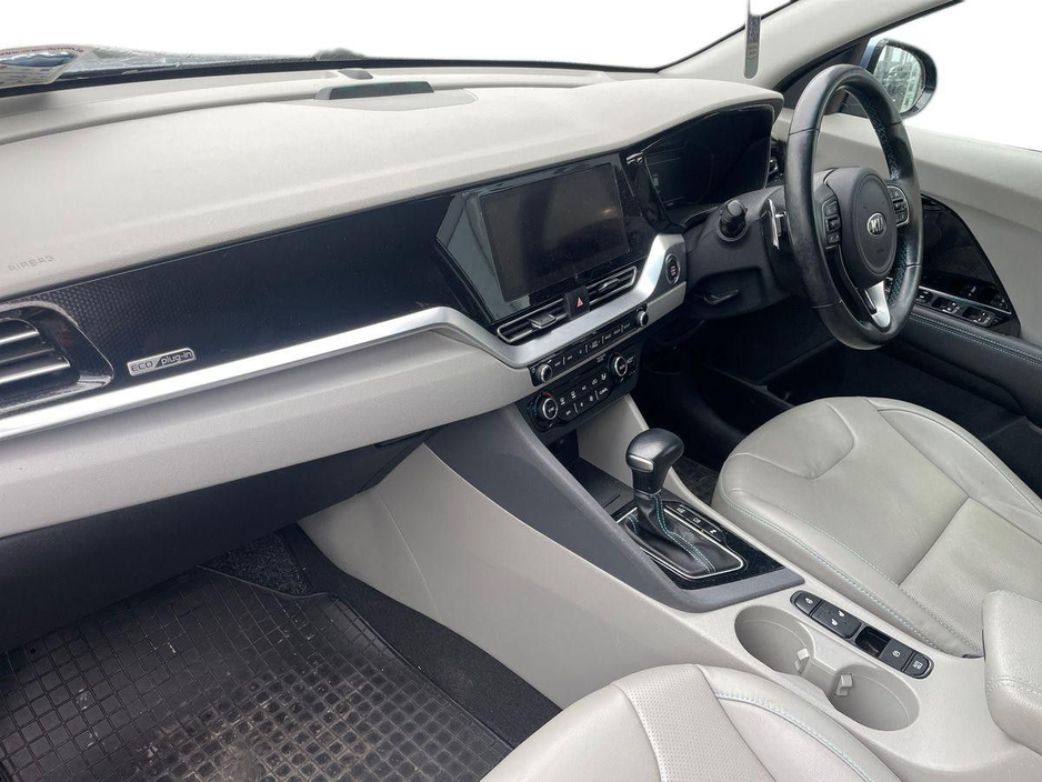 2021 Kia Niro - image 4