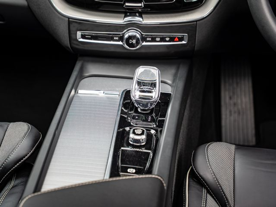 2024 Volvo XC60 T6 Phev Plus Dark AWD *Panoramic roof* *Harmon Kardon* €53,950