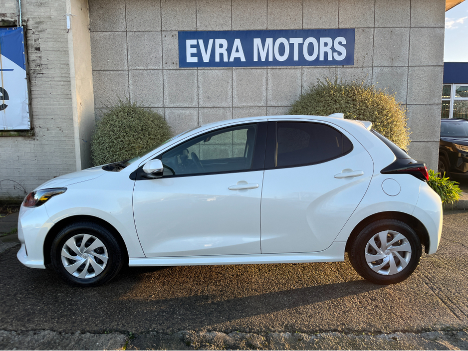 2021 Toyota Yaris X HYBRID 1.5 AUTOMATIC PETROL //KEYLESS ENTRY//REVERSE CAMERA//ADAPTIVE CRUISE CONTROL// €15,950