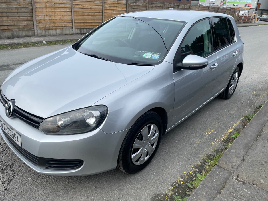 2010 Volkswagen Golf - image 8